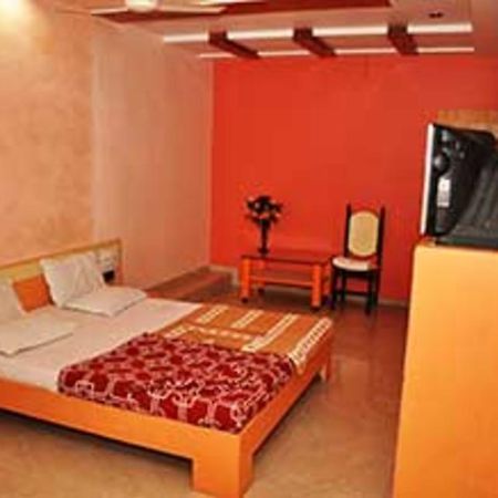 Hotel Gokul Gandhinagar Buitenkant foto